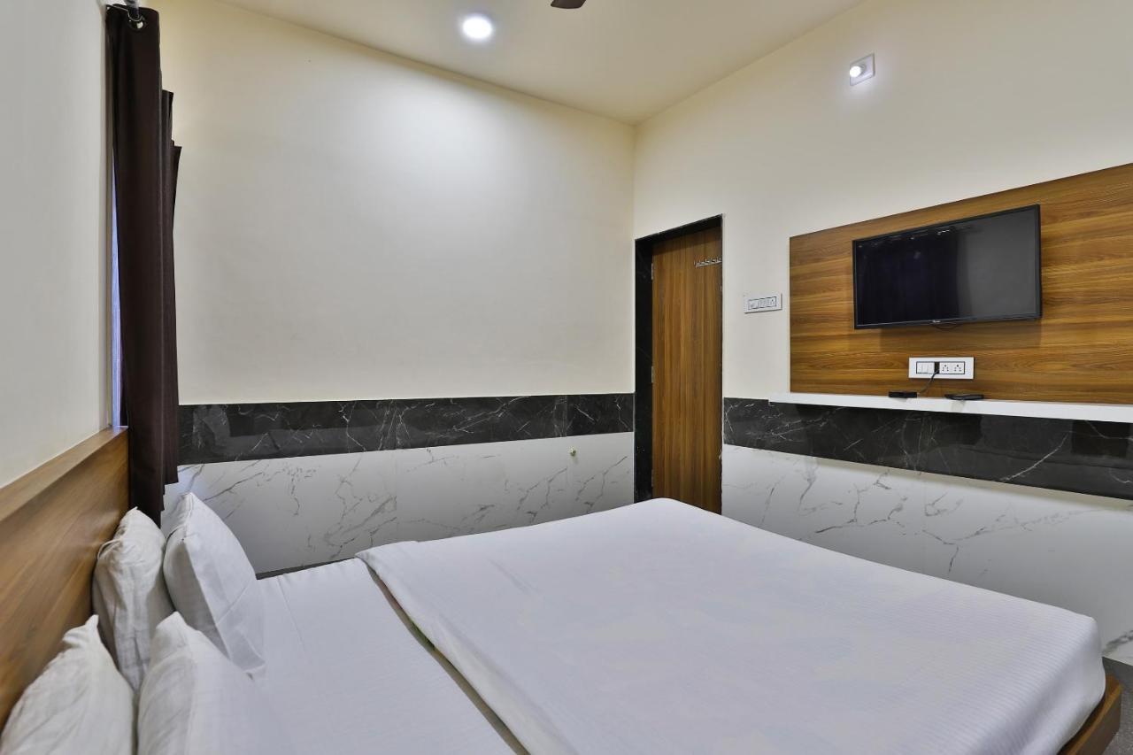 Spot On 37366 Hotel Mahalaxmi Дварка Екстер'єр фото