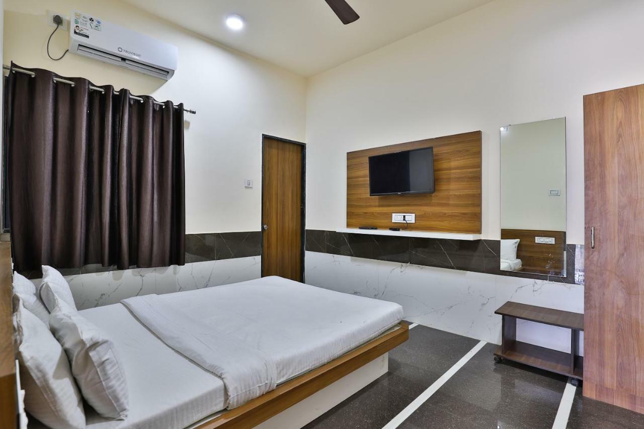 Spot On 37366 Hotel Mahalaxmi Дварка Екстер'єр фото