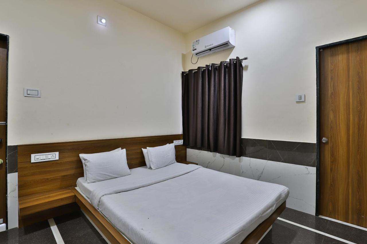 Spot On 37366 Hotel Mahalaxmi Дварка Екстер'єр фото
