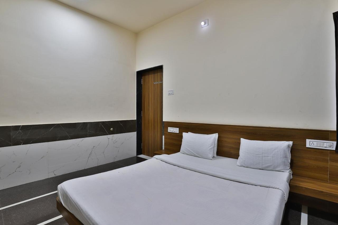 Spot On 37366 Hotel Mahalaxmi Дварка Екстер'єр фото
